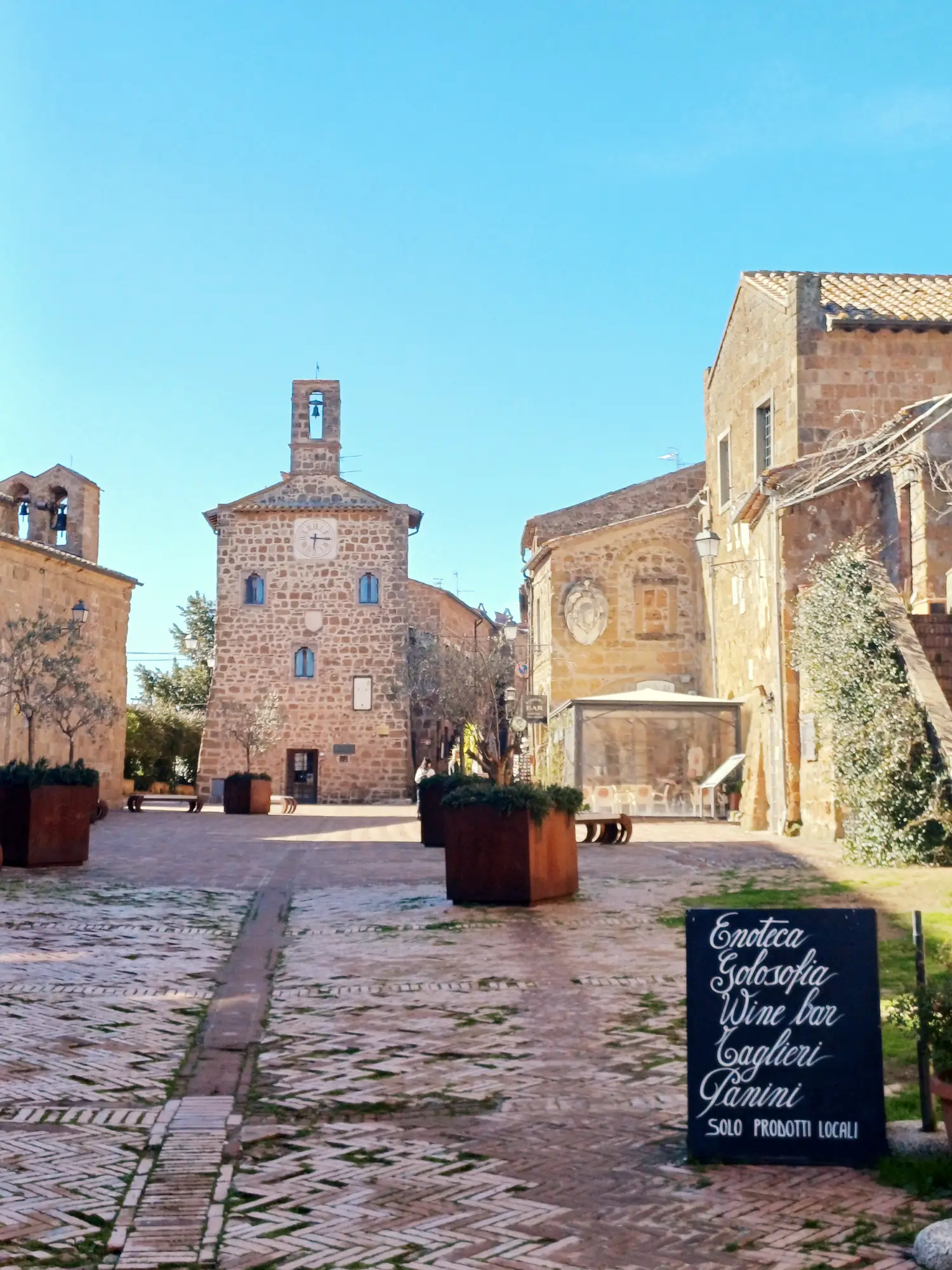 Sovana piazza